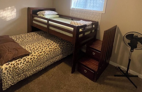 Sylvan Lake Cabina | Cozy lakeshore cabin block from lake