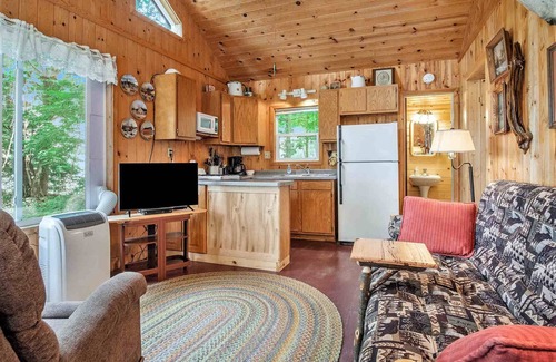 Birchwood Cabina | Acogedor refugio junto al lago Northwoods en un entorno tranquilo