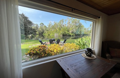 Eustis Casa | Cozy lakeside retreat in Downtown Eustis