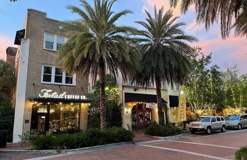 Eustis Casa | Cozy lakeside retreat in Downtown Eustis