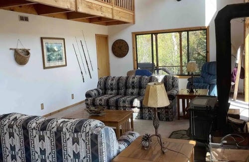 Irwin Cabina | Cozy Lakeview Cabin outside Jackson Hole Pallisades Reservoir