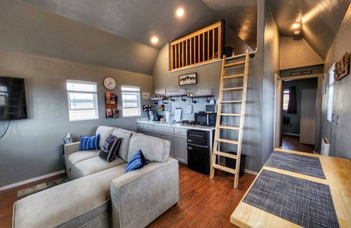 Broadwater County Cabina | Cozy Lakeview Cabin | Stunning Lake and Mountain View | Canyon Ferry Lake