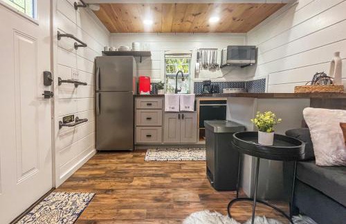 Mills River Casa | Cozy Lakeview Cottage