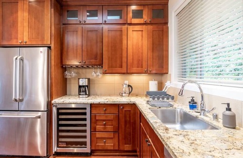 East Lake Hills Villa | COZY Lakeview Villa w/ Inside & Outside Fireplace
