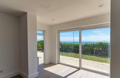 Rottingdean Casa | Cozy Large Bedroom with Stunning Sea View