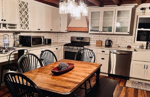 Lake George Cabina | Cozy Large Lakeside Cabin! Near West & Lake George