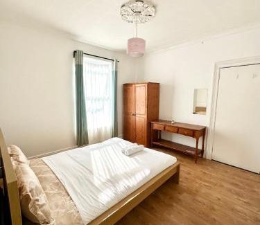 Saint Paul's Casa | Cozy Large Room near Bristol City Centre