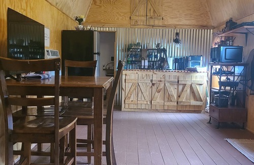 Sloans Valley Cabina | Cozy little get away off HWY 192 "The Rattlesnake"
