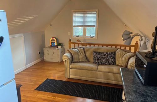 Oak Grove Casa | Cozy little space! Fully furnished! Come relax by the pool! 2 TV , CABLE/INT.