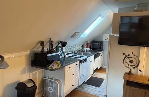 Oak Grove Casa | Cozy little space! Fully furnished! Come relax by the pool! 2 TV , CABLE/INT.