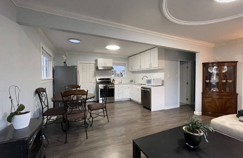 Surrey Casa | Cozy Little White House With Two Bedroom