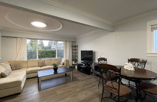 Surrey Casa | Cozy Little White House With Two Bedroom