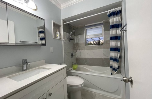 Surrey Casa | Cozy Little White House With Two Bedroom