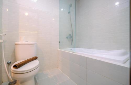 Bangka Apartamento | Cozy Living and Spacious Studio at 28th Floor Kemang Village Apartment By Travelio