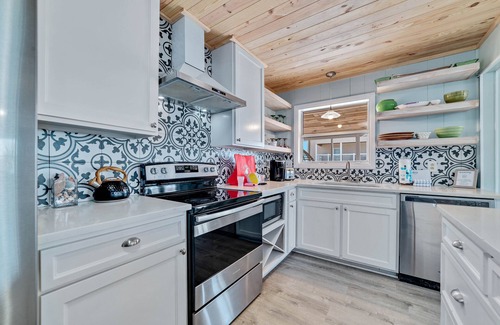 Surf Side Shores Casa | COZY LIVING ON THE BEACH!