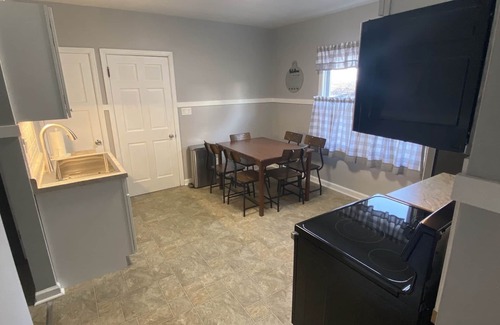 Milwaukee Casa | Cozy location between Bayview and the airport! Pets welcome!