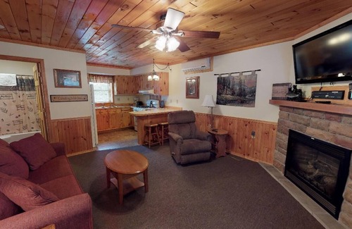 Gaines Cabina | Cozy lodge 1 bedroom and AC, WiFi Cherry Springs, PA Grand Canyon & Pinecreek