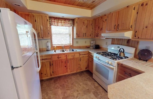 Gaines Cabina | Cozy lodge 1 bedroom and AC, WiFi Cherry Springs, PA Grand Canyon & Pinecreek