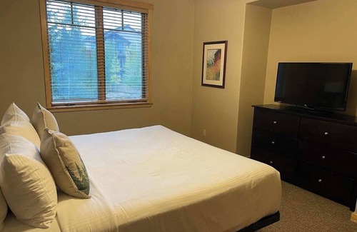 Four O'Clock Cabina | Cozy lodge in fantastic Breckenridge with SKI in/SKI out access
