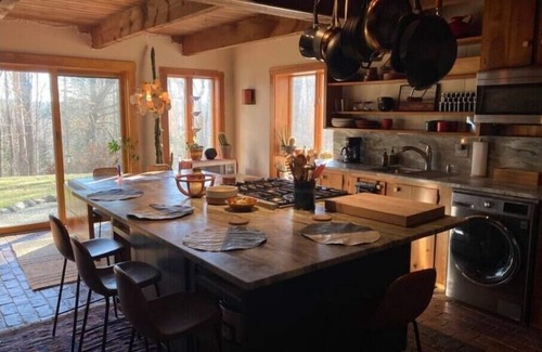 Edgecomb Casa | Cozy Lodge Meets Mid Century Hideaway