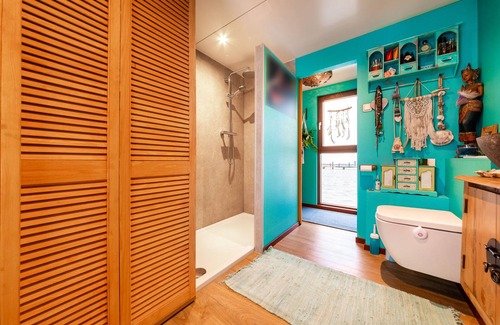 Zeewolde Cabina | Cozy Lodge Retreat Close to Amsterdam on the Vecht
