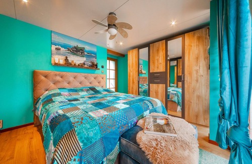 Zeewolde Cabina | Cozy Lodge Retreat Close to Amsterdam on the Vecht