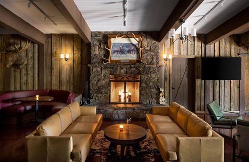 Jackson Hotel | Cozy Lodge w/ Heated Pool & Pet-Friendly Policy at Jackson Hole