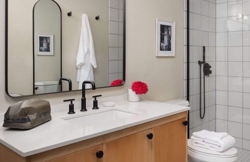 Karns Hillside Hotel | Cozy Lodge w/ Heated Pool Near Jackson Hole Downtown - 3 Units