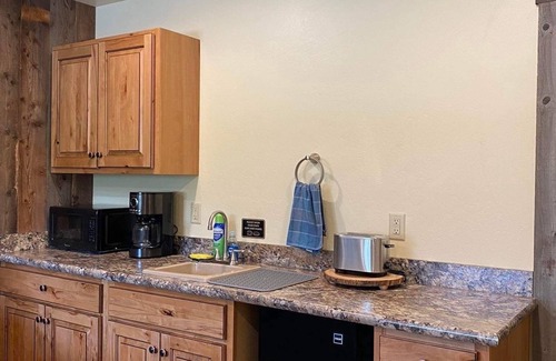 Gardiner Cabina | Cozy lodge with 1 bedroom and WiFi, AC in pleasant Gardiner