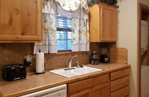 Branson West Cabina | Único Lodge en un complejo cerrado cerca de Silver Dollar City, con capacidad para 6 personas.
