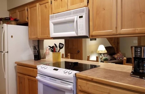 Branson West Cabina | Único Lodge en un complejo cerrado cerca de Silver Dollar City, con capacidad para 6 personas.