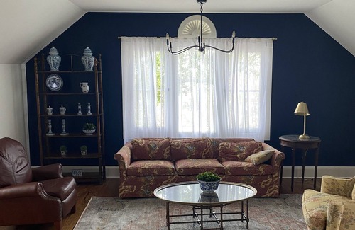 Covington Apartamento | Cozy loft in the heart of downtown Covington.