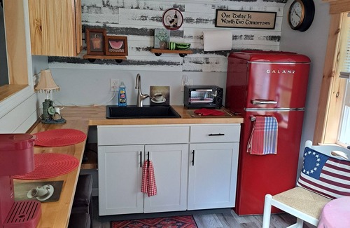 Casco Apartamento | Cozy Loft In The Heart Of Maine's Lake Region Minutes from The Naples Causeway