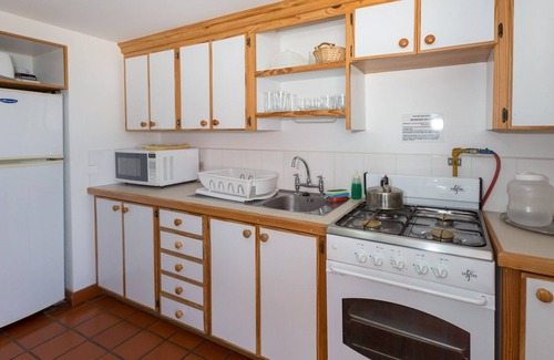 Crown Point Complejo | Cozy loft in Tropical Paradise within walking distance to the beach!