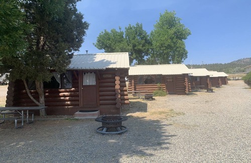 Helena Cabina | Cozy Log Cabin #1 on Beautiful Canyon Ferry Lake