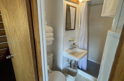 Helena Cabina | Cozy Log Cabin #1 on Beautiful Canyon Ferry Lake