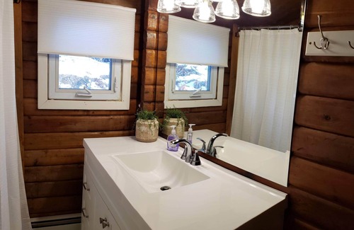 Ludlow Cabina | Cozy Log Cabin, 5 Min to Ski, Great for Groups, Oversized Deck, Dog-friendly