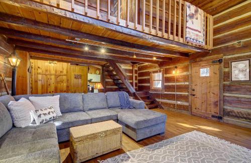 Townsend Casa | Cozy Log Cabin 6 Mi to Great Smoky Mtns NP!