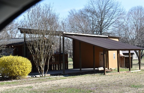 Lowesville Casa | Cozy log cabin, centrally located with covered storage for an RV/Boat