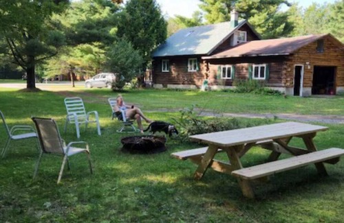 Forestport Cabina | Cozy Log Cabin close to Old Forge and Boonville. Great for small families!