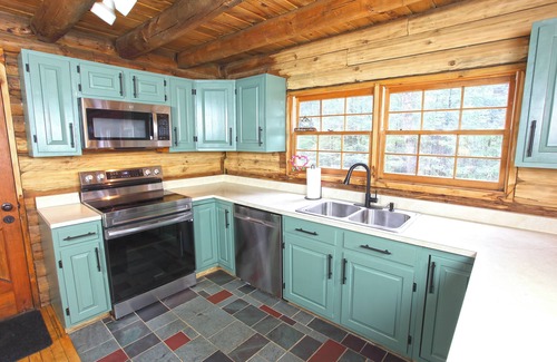 West Halifax Cabina | Cozy Log Cabin - Dog Friendly