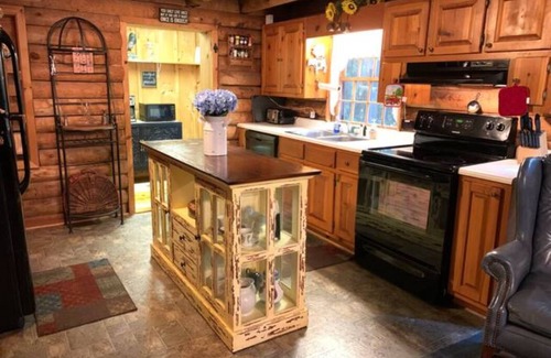 Sky Valley Cabina | Cozy log cabin for the family in Sky Valley, GA