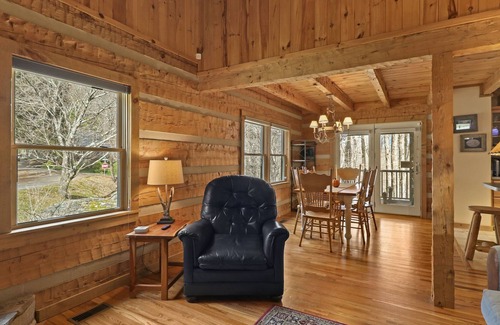 Seven Devils Cabina | Cozy Log Family Cabin, Escape to the Mtns.