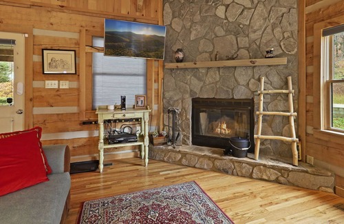 Seven Devils Cabina | Cozy Log Family Cabin, Escape to the Mtns.