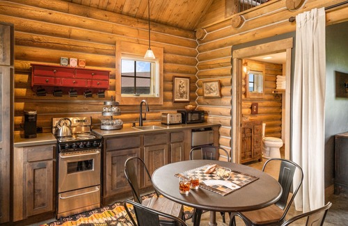 Livingston Cabina | Cozy Log Cabin in Beautiful Paradise Valley