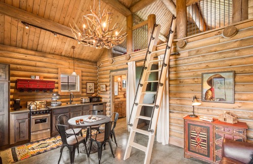 Livingston Cabina | Cozy Log Cabin in Beautiful Paradise Valley