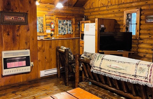 Clarington Cabina | Cozy Log Cabin in Cook Forest