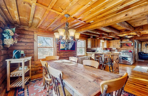 Bethel Casa | Cozy log cabin & loft, close to recreation, dog-friendly, bbq, balcony, a/c, w/d