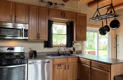 Portage Cabina | Cozy Log Cabin Near Indiana Dunes & Lake Michigan!