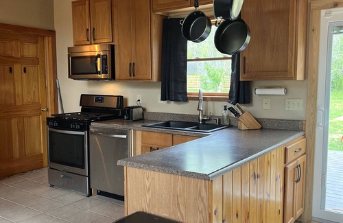 Portage Cabina | Cozy Log Cabin Near Indiana Dunes & Lake Michigan!